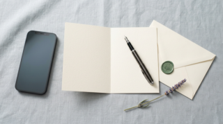 Courrier manuscrit ou email à froid : quel canal pour votre prospection ?